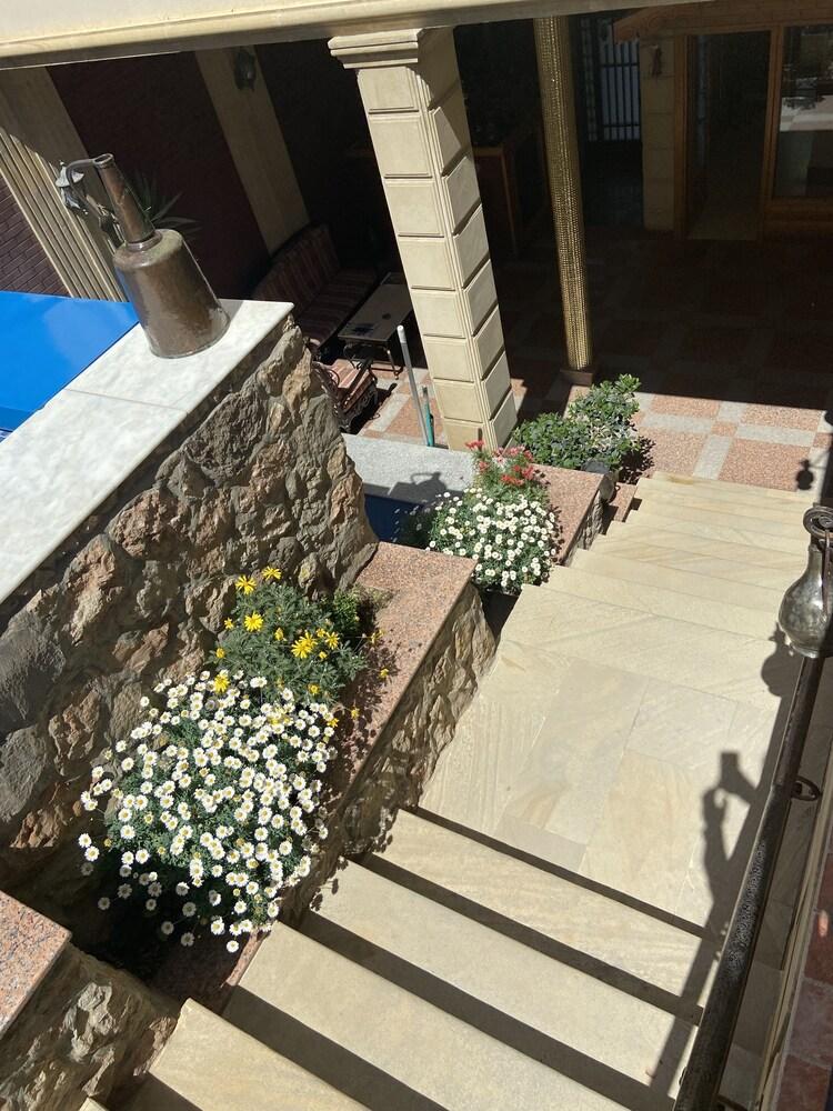 East Legend Hotel Baku Exterior foto